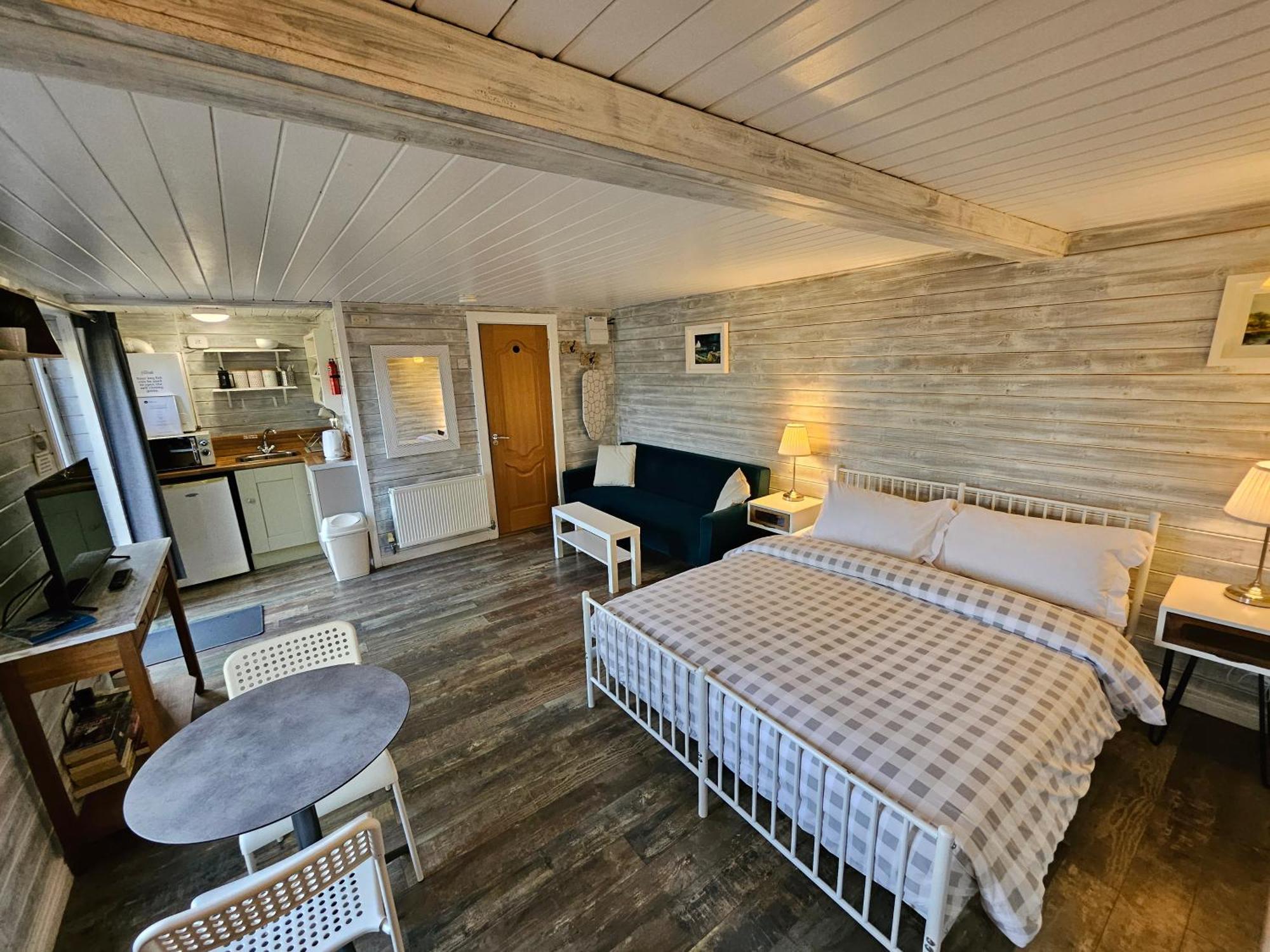 Loughview Chalet Whitehouse  ภายนอก รูปภาพ
