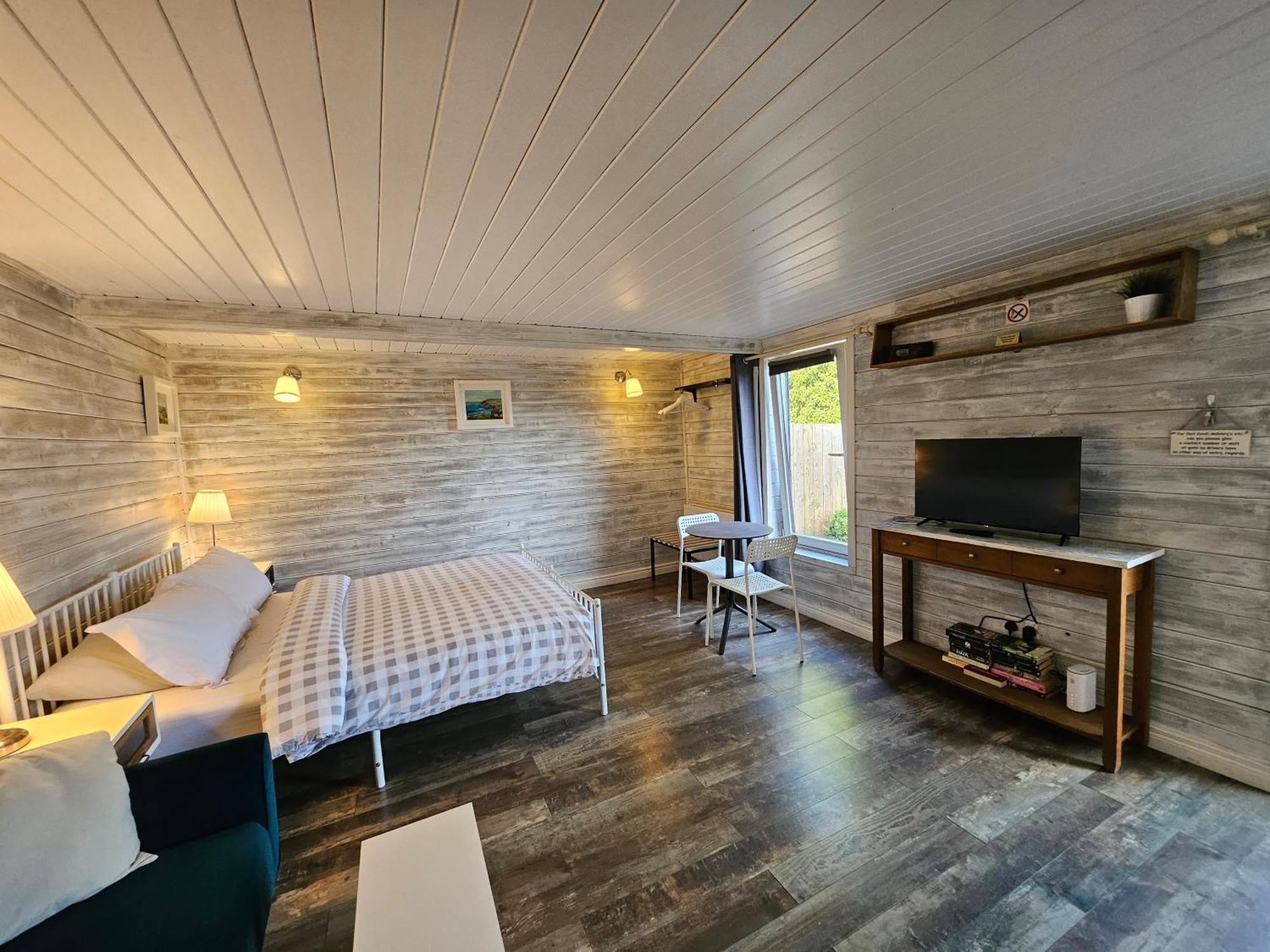 Loughview Chalet Whitehouse  ภายนอก รูปภาพ